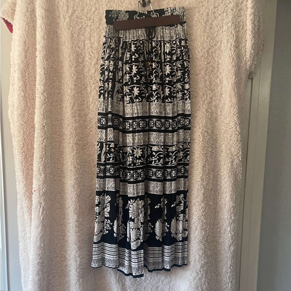 Black and white mid-length/long bohemian skirt. Size small.
